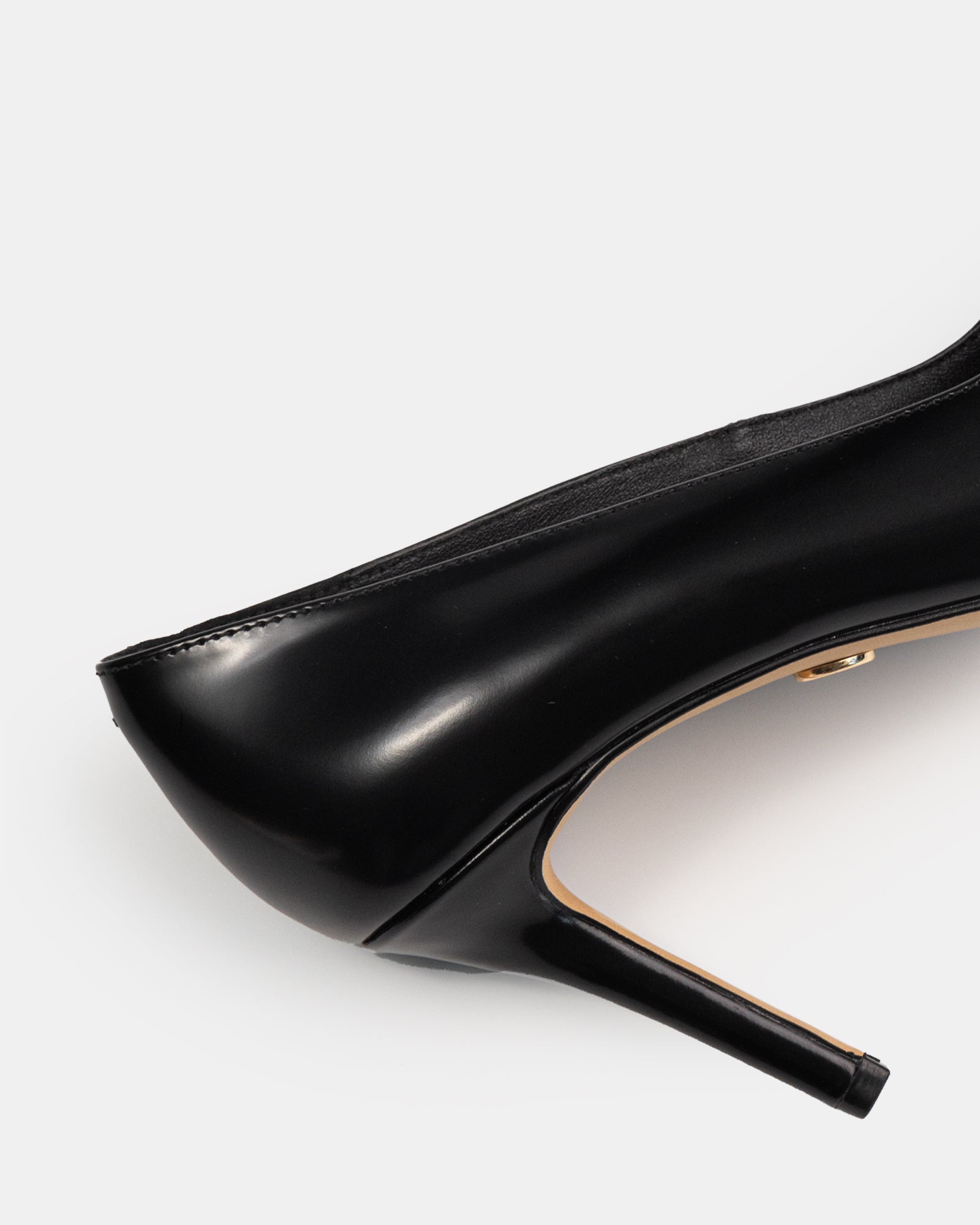 Ravyn Black Shiny Leather Pump